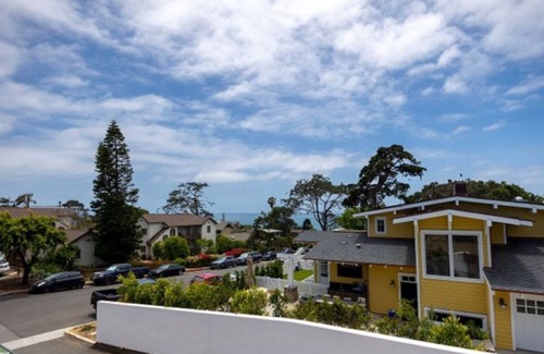 Del Mar Apartment | Charming Ocean View 2-bedroom apartment with AC in Del Mar!