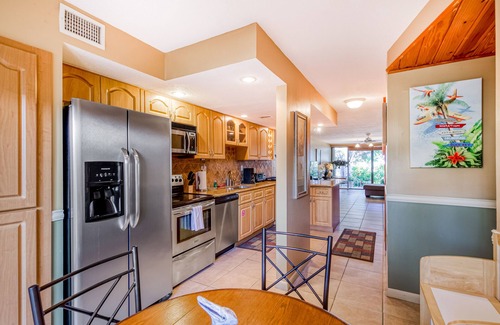 Islamorada Condo | Charming oceanfront condo with pool, beach access, tennis, & washer/dryer