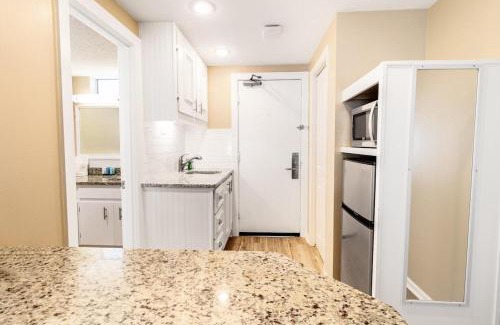 Litchfield by the Sea Apartment | Charming Oceanview King Efficiency on the 2nd Flr