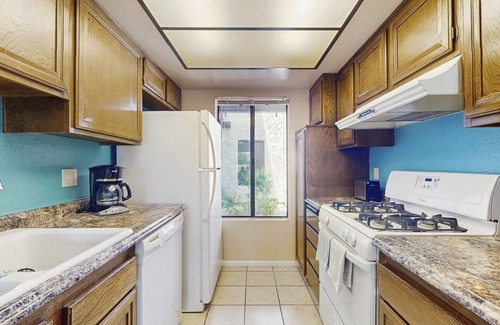 Canyon Corridor Condo | Charming Palm Springs Condo with Breathtaking Views & Resort-Style Comforts.