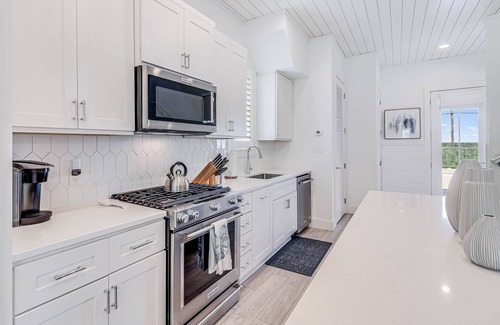 Cinnamon Shore Cottage | Charming Parkside Cottage@Cinnamon Shore North w/Easy Amenity Access!