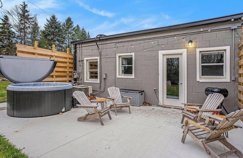 South Haven Apartment | Charming, Peaceful 2-bedroom apartment in nice South Haven