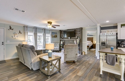 Perry House | Charming Perry Home ~ 2 Mi to the Gulf!