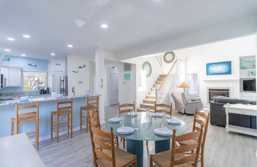 Corolla House | Charming pet-friendly home w/pool & family-friendly community amenities!