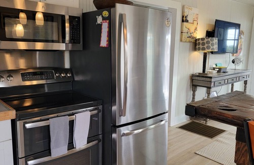 Folly Beach House | Charming Pet Friendly Oceanview Bungalow - Prime Location - Steps to Beach