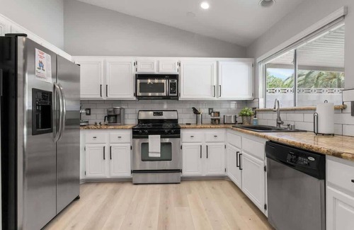 North Las Vegas House | Charming Pool Retreat: 5BR LV Home w/Pool Table