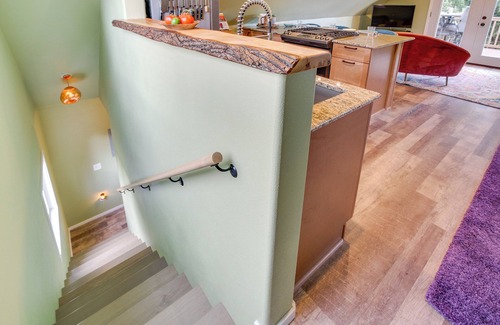 Port Angeles Apartment | Charming Port Angeles Studio w/Deck & Views!