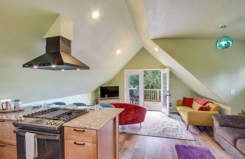 Port Angeles Apartment | Charming Port Angeles Studio w/Deck & Views!