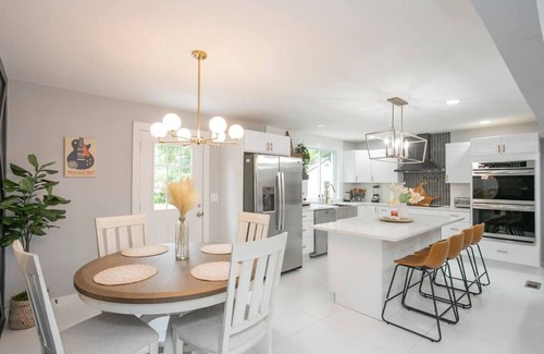 Donelson Apartment | * Charming & Pristine * Renovated 3BR * Near DT!