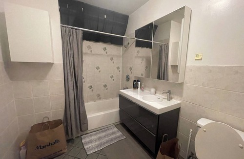 Clinton Hill Apartment | Charming Private Bedroom Next to Subway/Metro Centrally Located in Brooklyn
