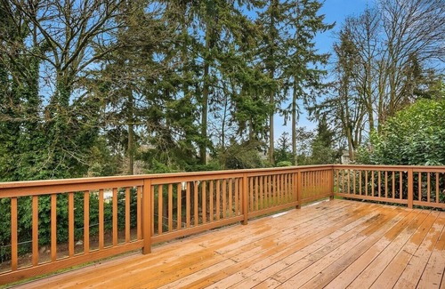 SeaTac House | Charming Private Room, Centrally Located!