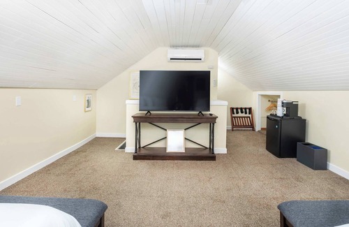 Luray Apartment | Charming Private Suite w/Mountain Views & WiFi