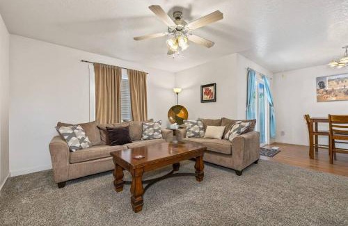 Meridian House | Charming Private Twnhome w/Large Fenced Yard (58)