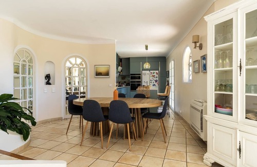 Antibes Ski Chalet | Charming provençal family house with swimming pool