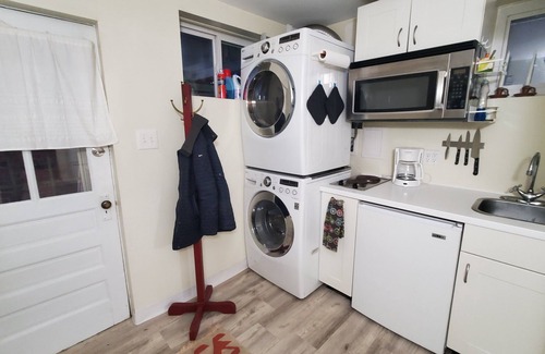 Cleveland Park Apartment | Charming, quiet, and 10 min walk to zoo, Metro, and restaurants