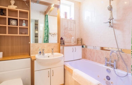 Cherry Hinton House | Charming & Quiet 4 Bedroom Residential Home