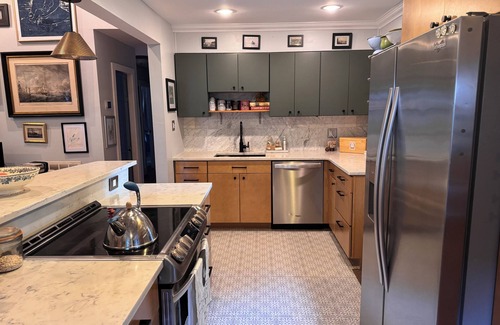 Old Village House | Charming Quiet Old Village Mount Pleasant-minutes from the Beach and Downtown!