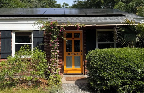 Old Village House | Charming Quiet Old Village Mount Pleasant-minutes from the Beach and Downtown!