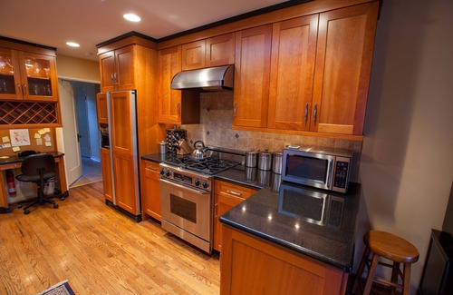 Samarkand House | Charming, Recently Updated, Air Conditioned, Pet Friendly, Santa Barbara Home