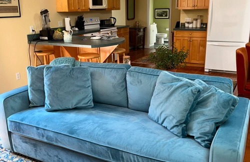 Vineyard Haven House | Charming Remodeled Capen