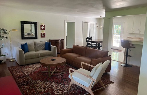 Fayetteville House | Charming remodeled home built in 1960's 4 blocks from Rzrbk Stad & Bud Walton!