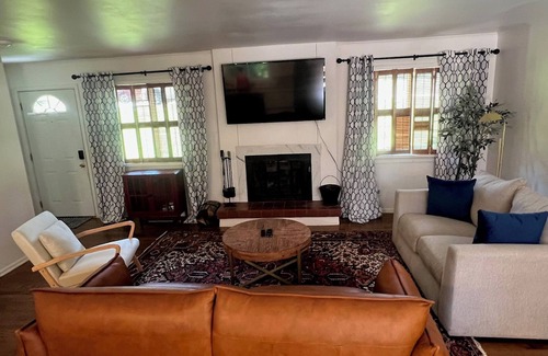 Fayetteville House | Charming remodeled home built in 1960's 4 blocks from Rzrbk Stad & Bud Walton!