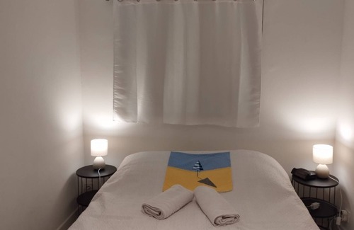 Les Grands Carmes Apartment | Charming renovated ground floor apartment in the heart of Panier Frais