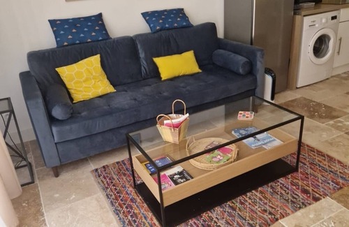 Les Grands Carmes Apartment | Charming renovated ground floor apartment in the heart of Panier Frais