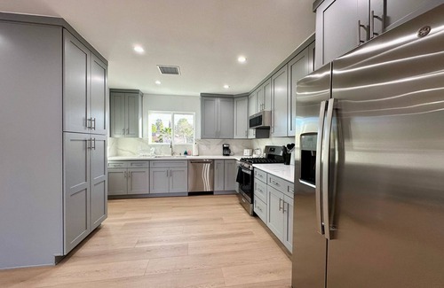 Reseda House | Charming Renovated Home w/Big Yard