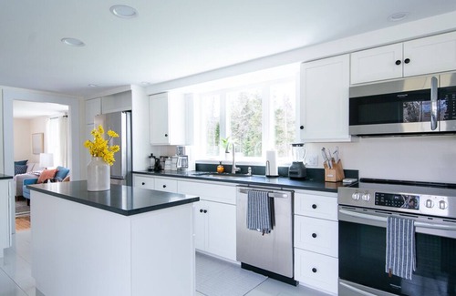 Deer Isle House | Charming restored 1830s cape Deer Isle