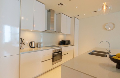 Al Wasl Apartment | Charming Retreat in CityWalk With Balcony and Pool