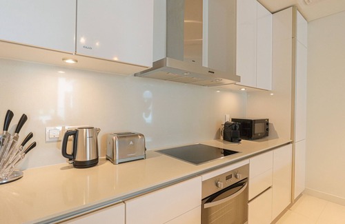 Al Wasl Apartment | Charming Retreat in CityWalk With Balcony and Pool