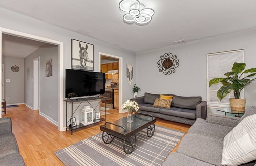 Enderly Park House | Charming Retreat, Sleeps 8, & Just Minutes from Uptown