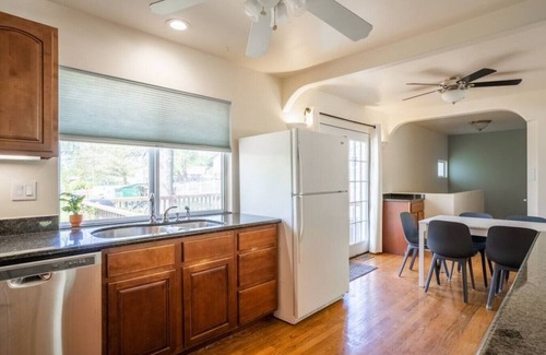 Overland Park House | Charming Retreat in Overland Park: Your Perfect Short-Term Getaway in Kansas
