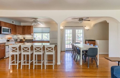 Overland Park House | Charming Retreat in Overland Park: Your Perfect Short-Term Getaway in Kansas