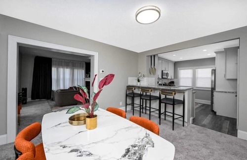 Cleveland House | Charming Retreat in the Heart of Shaker Heights.Your Perfect Home Away from Home