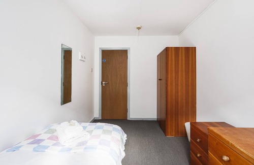 Bramcote Apartment | Charming Room Near Highfields Park