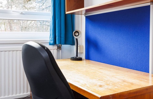 Bramcote Apartment | Charming Room Near Highfields Park