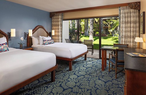 San Diego Hotel | Charming Room Perfect for Solo Travelers – Near Palm Trees and Beach Vibes
