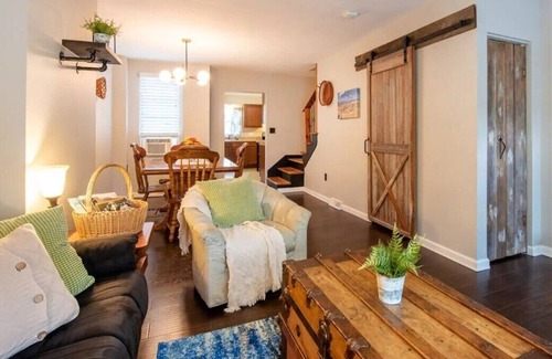 Lancaster House | Charming Row Home 5 Minutes from City Center