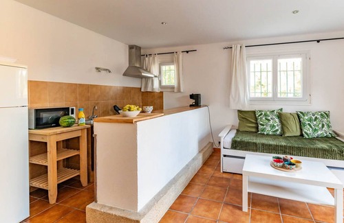 Aups Apartment | Charming "saffron" country gite on 17Ha estate