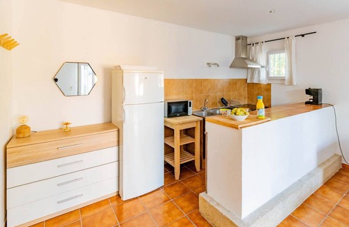 Aups Apartment | Charming "saffron" country gite on 17Ha estate