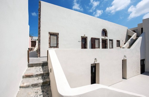 Pyrgos Villa | Charming Santorini Villa | 1 Bedroom Suite | Villa Dragneel | Spacious Terrace.