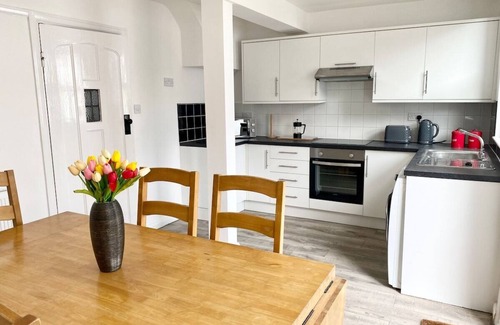 Leigh-on-Sea House | Charming Seaside Cottage in Leigh-on-Sea