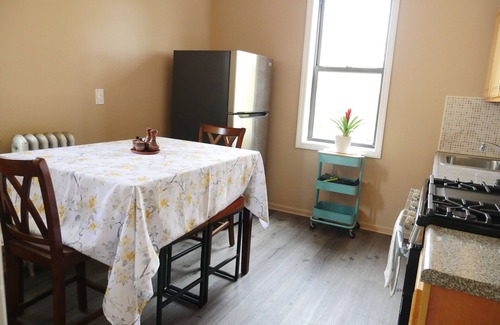 Greenville House | Charming second-floor apartment in Jersey City, close to Manhattan!