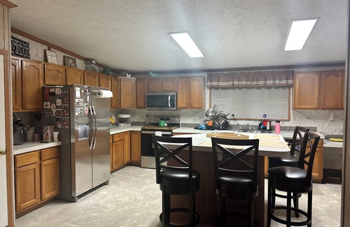 New Tazewell House | Charming shared house in lovely Tazewell w/mountain views, WiFi, AC, Treadmill