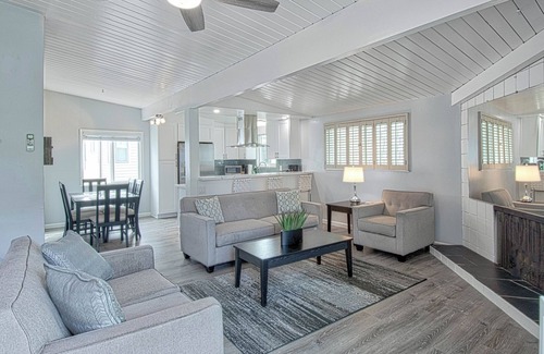 Newport Shores House | Charming single family home located just one house off the beach.