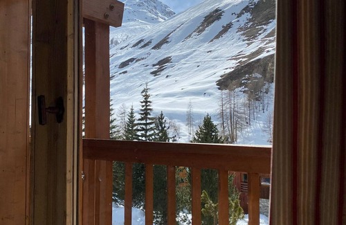 Val-d'Isere Apartment | Charming Ski-In/Ski-Out Apt at Chatelard, Val d'Isère – Sleeps 6, Sunlit, with Parking
