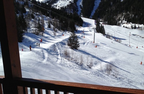 Oz Ski Chalet | Charming Ski-In-Ski-Out Chalet (sleeps 10 in 5 bedrooms)