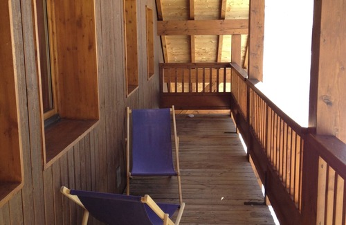 Oz Ski Chalet | Charming Ski-In-Ski-Out Chalet (sleeps 10 in 5 bedrooms)